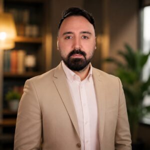عکس موسس و مدیرمسئول: دکتر محمدعلی نژادیان